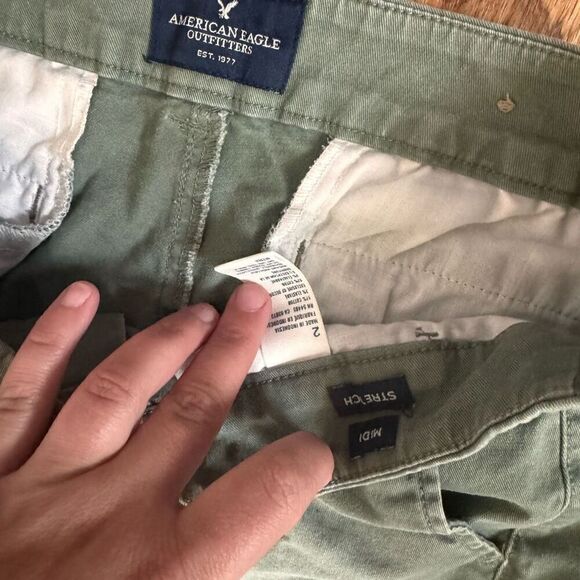 American eagle outfitters midi stretch size 2 chino style dusty green shorts EUC - Picture 3 of 5
